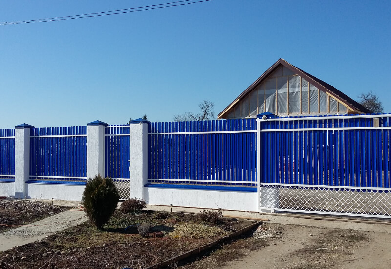 Забор из евроштакетника RAL5002 синий ультра, секция горизонт в Кентау фото 1
